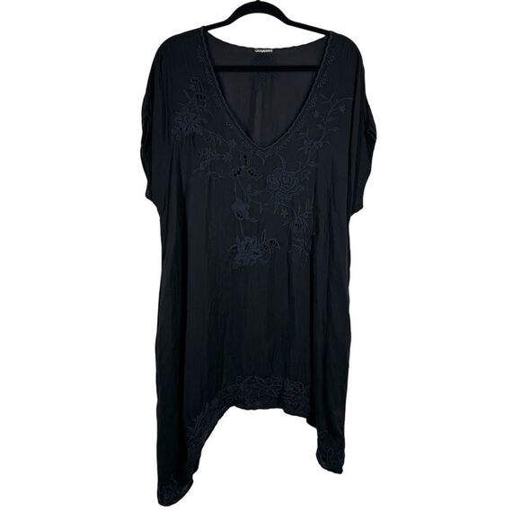 Johnny Was Black Floral Embroidered Tunic Top Asymmetrical Hem Boho Size 1X - Picture 1 of 7